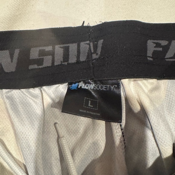 Flow Society shorts - Picture 2 of 2